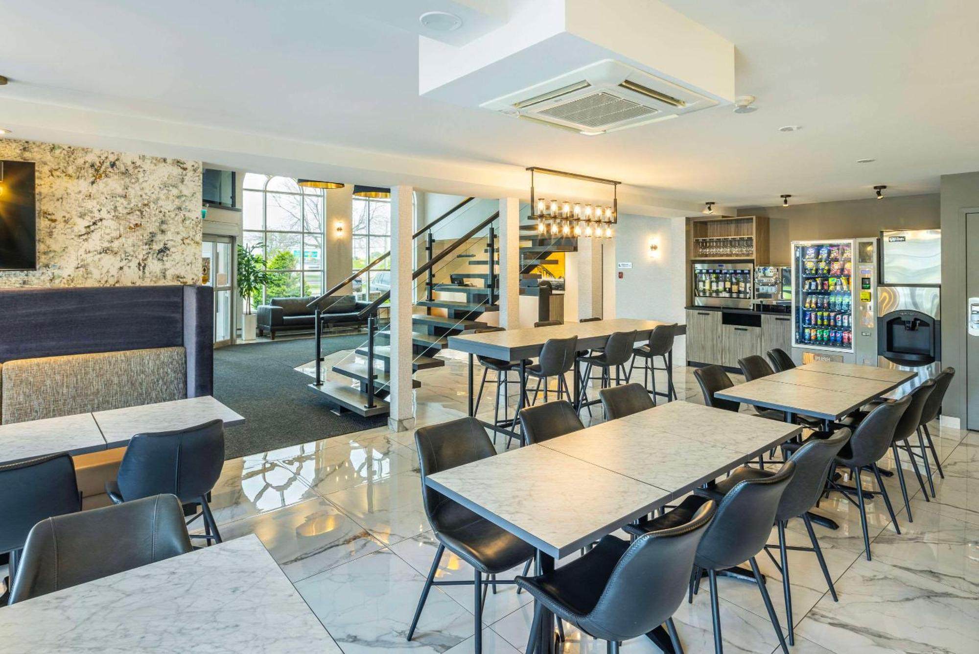 Les Suites De Laviolette Ascend Hotel Collection Труа-Рів'єр Екстер'єр фото
